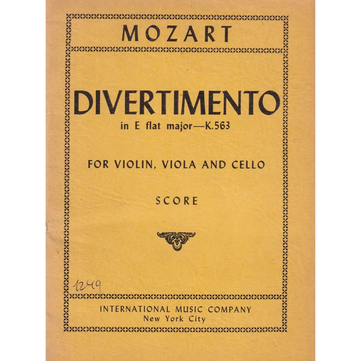 Divertimento In E Flat Maj - Kv 563 ( study score)